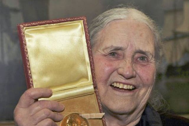 Lessing in 2007 with her Nobel Prize medal