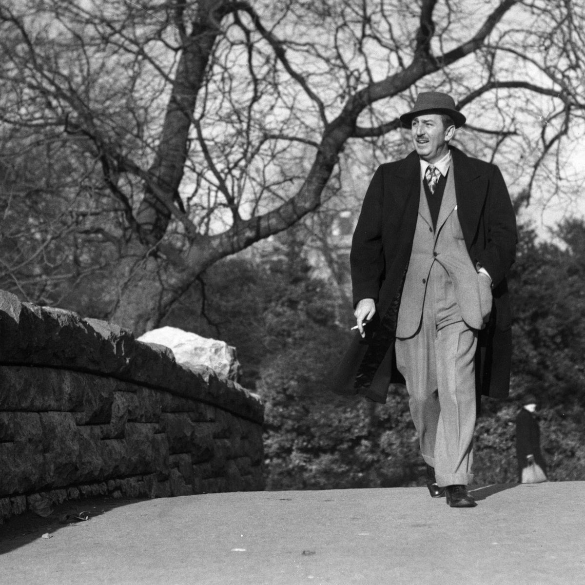 how many cigarettes did walt disney smoke a day At Land, all the photos of Disney have his photoshopped out. The company reportedly started editing out the cigarettes he smoked to hide his habit from children who would how many cigarettes did walt