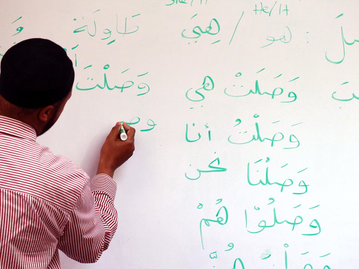 Арабский язык является. Арабский язык. Учитель арабского языка. Изучаем арабский. Мусульманский язык.