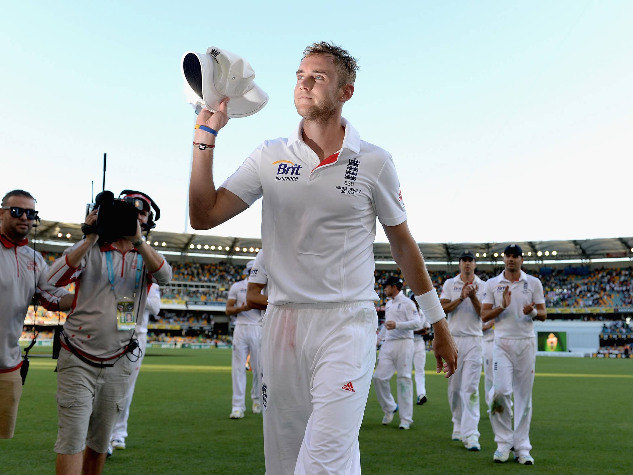 Stuart Broad of England salutes the crowd as he leaves the field after day one of the First Ashes Test match between Australia and England at The Gabba