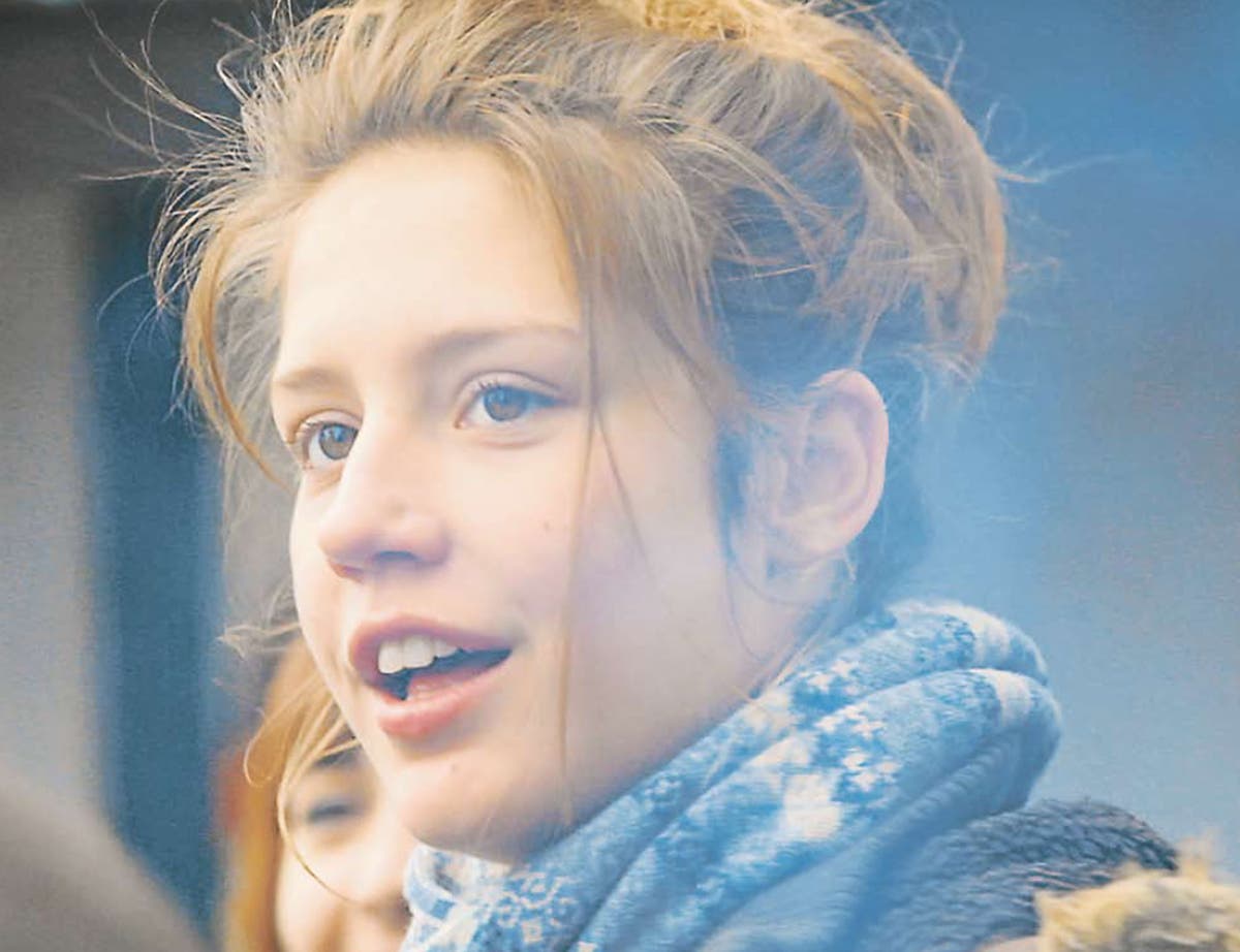 Good news, guys: Blue is the Warmest Color star Adele Exarchopoulos is  single and looking for love 133 Comments 79 Shares Like Comment Share The  look you give a single mom when