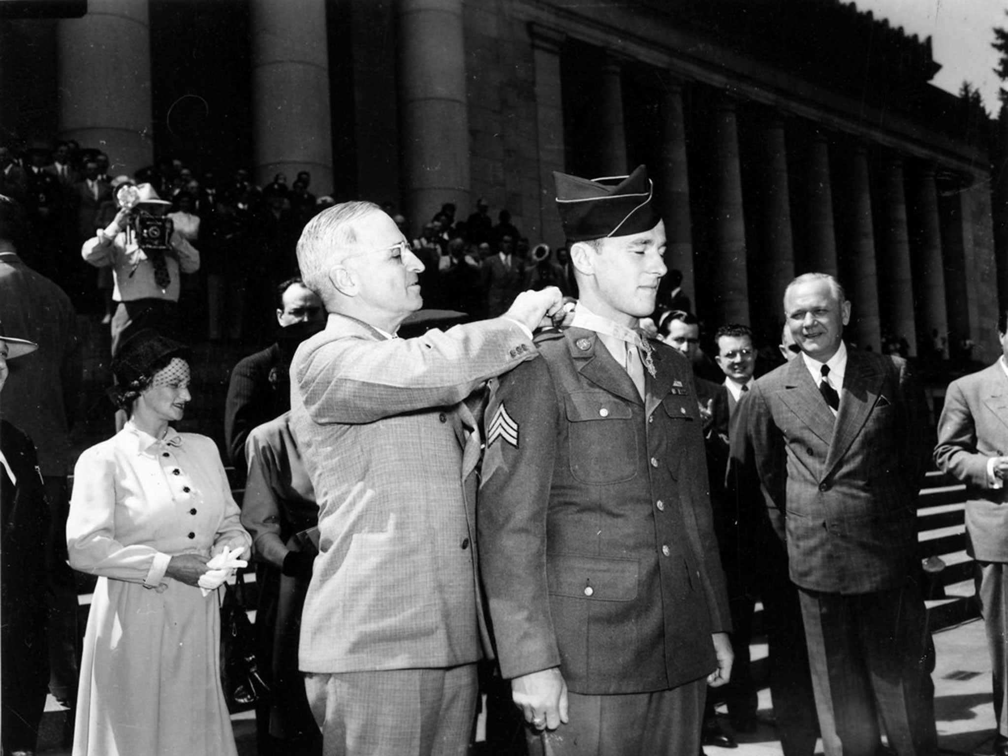 Hawk receives the Medal of Honor from President Truman