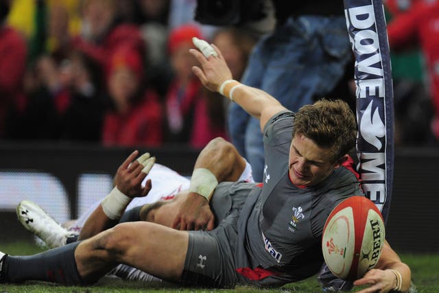 Wales wing Hallam Amos just misses out on a debut try