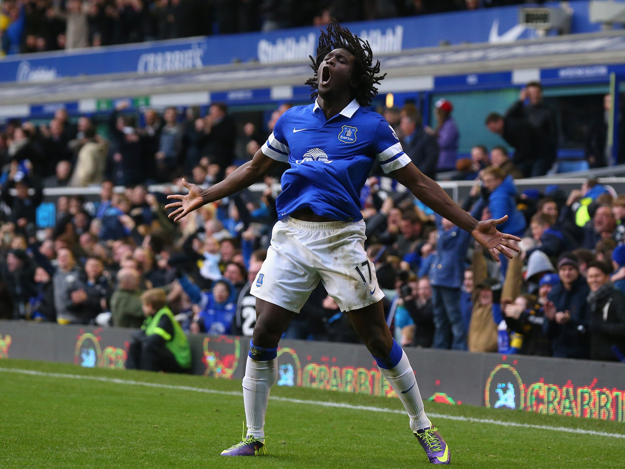 Romelu Lukaku of Everton celebrates scoring his team's third goal