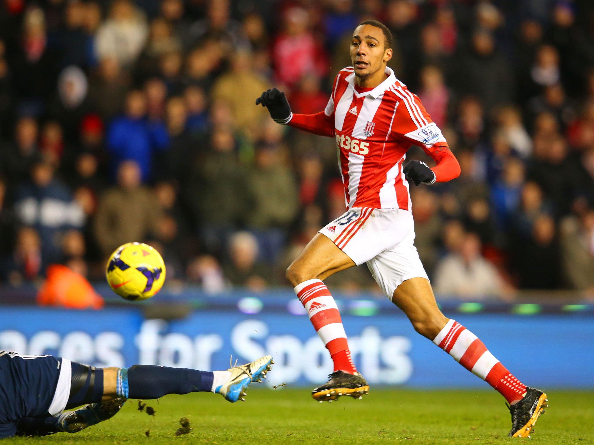Stoke City 2 Sunderland 0: Steven N'Zonzi of Stoke City scores their second goal