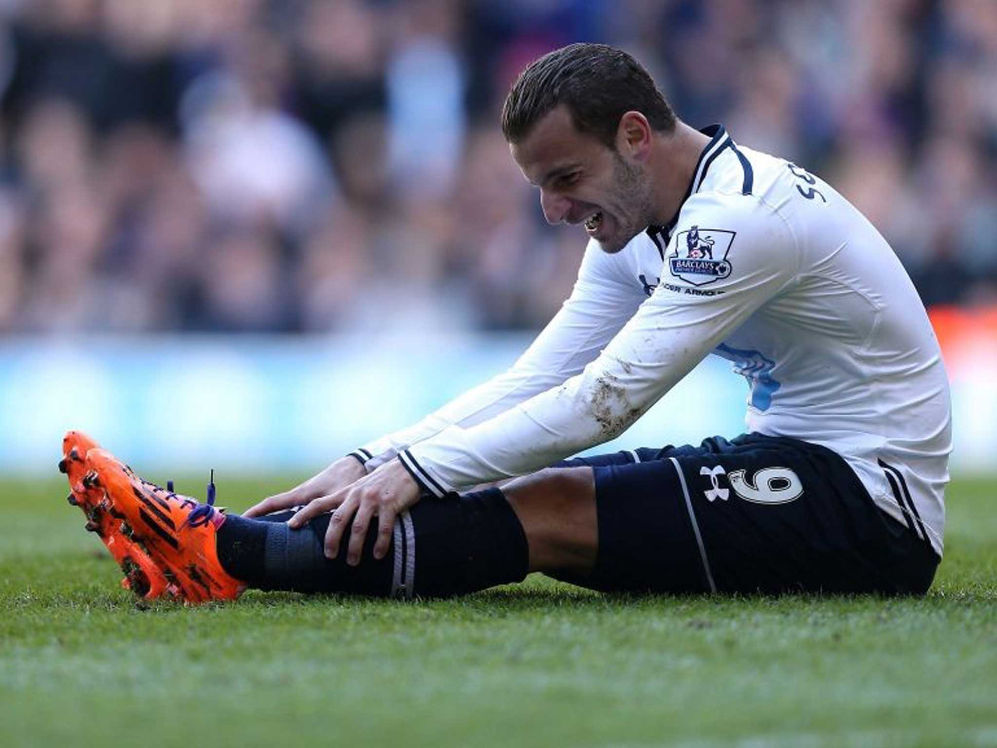 Not sitting well: Roberto Soldado is out of synch with team-mates