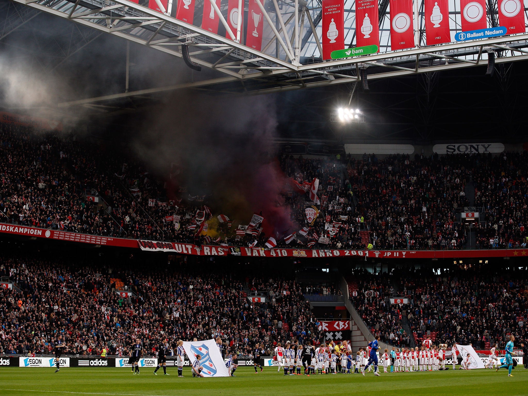 Ajax 2 Barcelona 1: Fan suffers serious head injuries after falling ...
