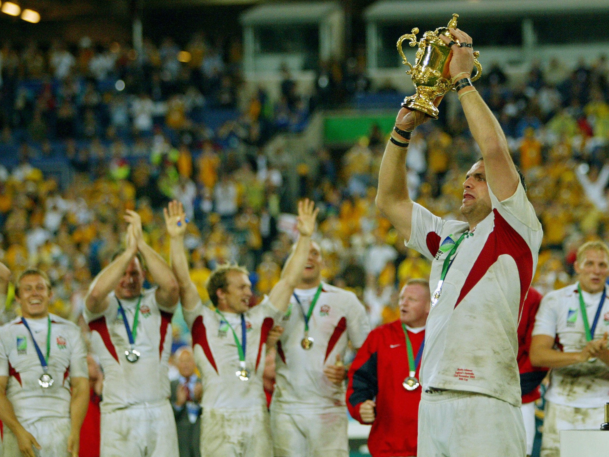 Martin Johnson lifts the Webb Ellis Cup in 2003