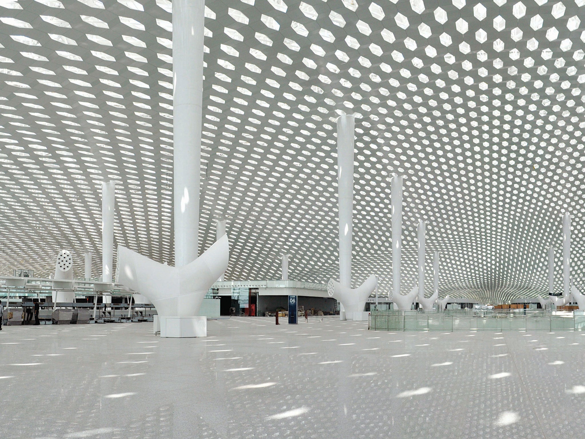 The first airport by acclaimed architects Massimiliano and Doriana Fuksas it is set to become an iconic landmarkthat will boost the economic development of Shenzhen