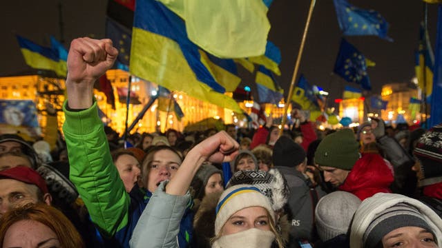 Public support grows for the “Euromaidan” anti-government protesters in Kiev demonstrating against Yanukovych’s refusal to sign the EU Association Agreement as images of them injured by police crackdown spread.