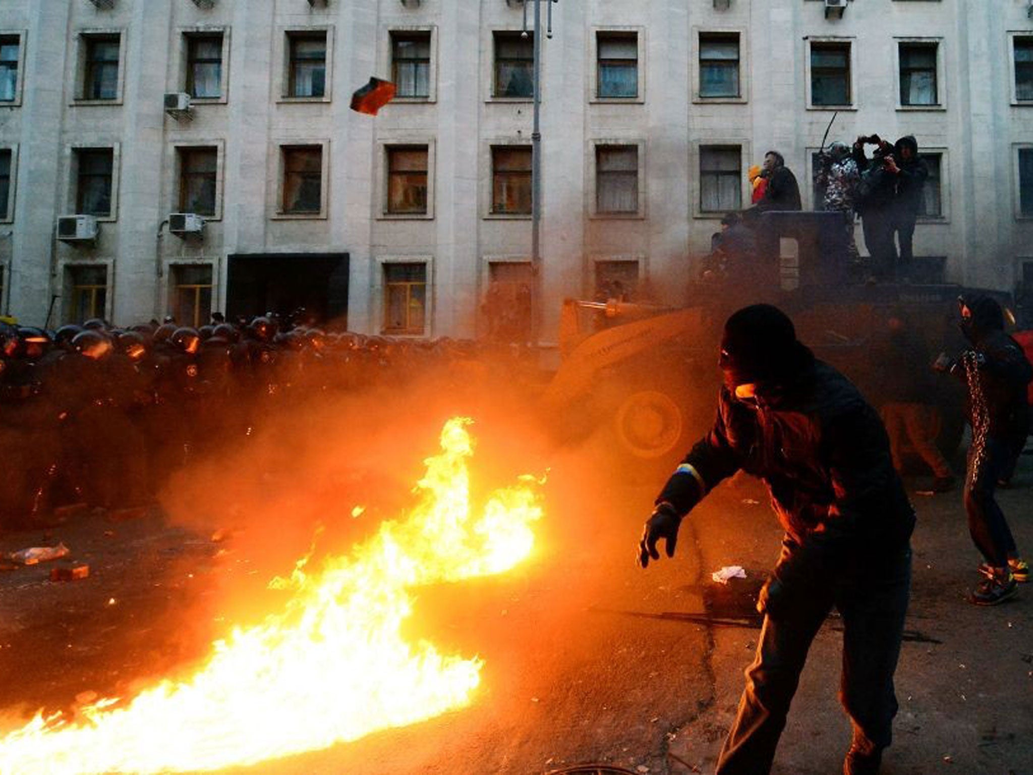 Pro-European Ukrainian demonstrators clash with police protecting the presidential administration office in Kiev