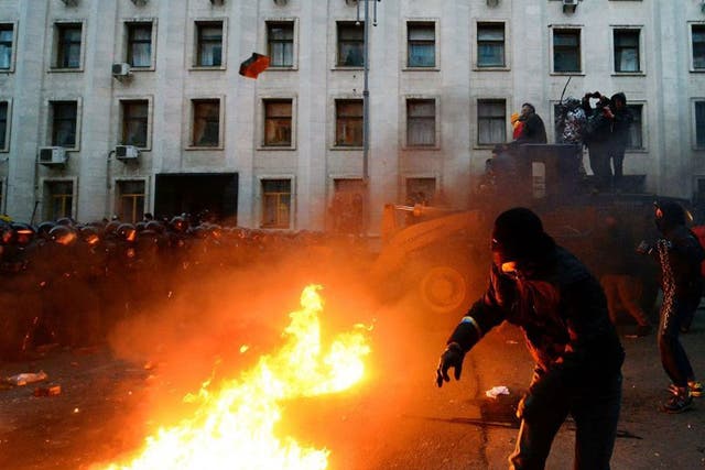 Pro-European Ukrainian demonstrators clash with police protecting the presidential administration office in Kiev