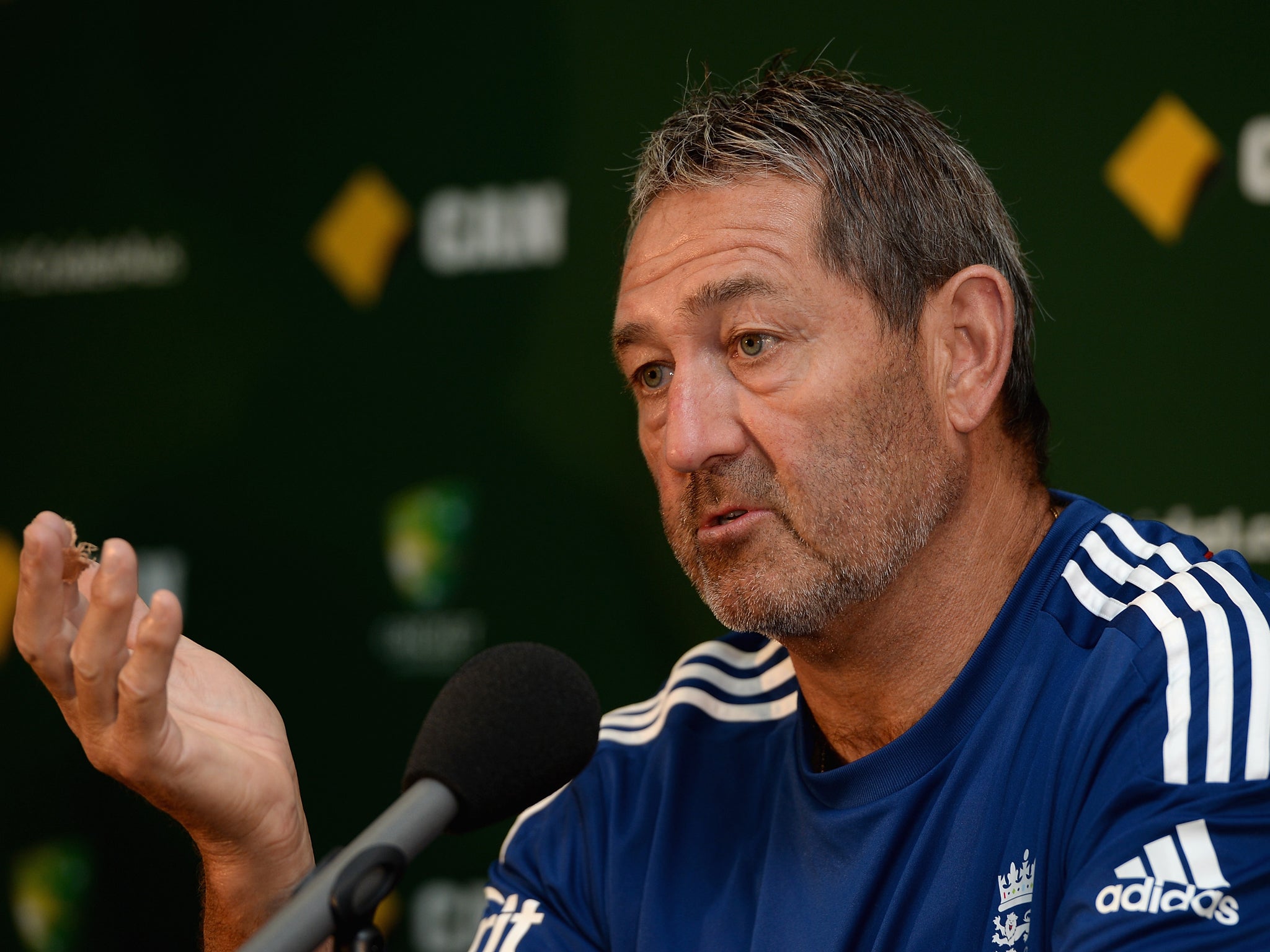 England batting coach Graham Gooch has called on the team to show a 'will' to win at Adelaide