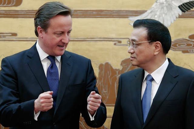David Cameron talks with Chinese Premier Li Keqiang at the Great Hall of the People in Beijing