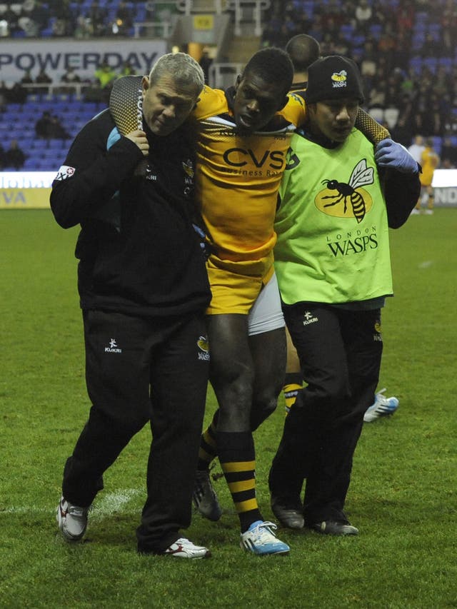 Christian Wade leaves the pitch after his injury for Wasps