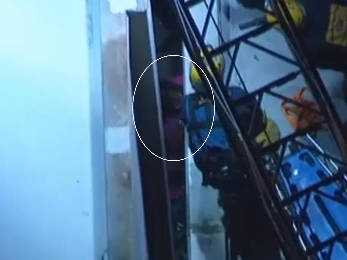 Video: California woman gets trapped in between buildings | The ...