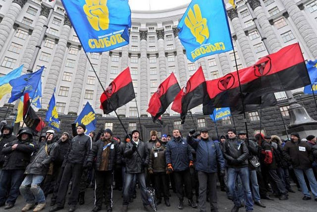 Pro-European demonstrators block the entrance of the Ukrainian ministers' Cabinet in Kiev. The United States urged Ukrainian authorities to heed the demands of thousands of pro-EU opposition demonstrators, as a senior minister said the government was ready to discuss snap elections