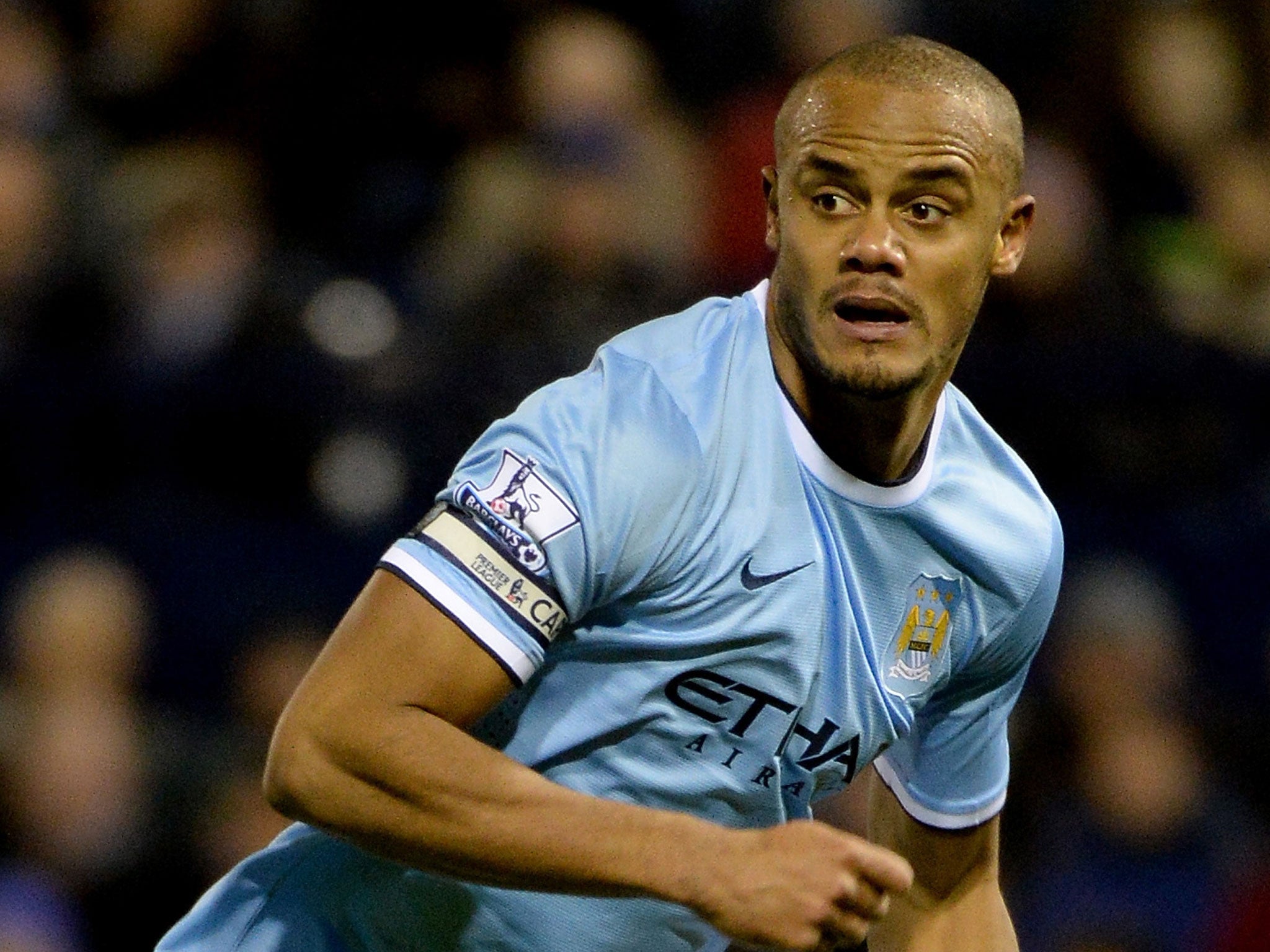 Manchester City Vincent Kompany Offered Massive New Six Year Deal The Independent The
