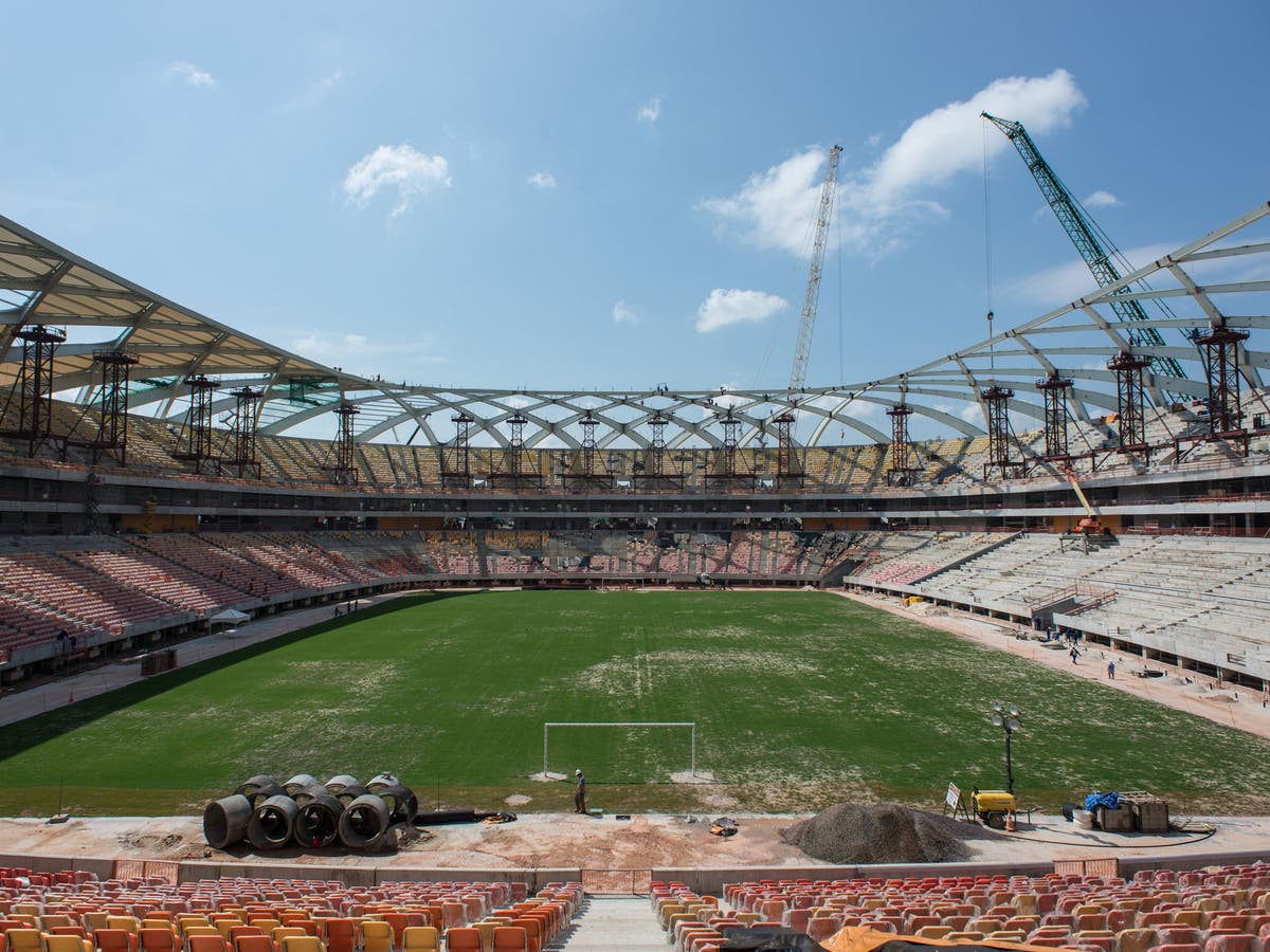 Fans detail string of problems as Manaus World Cup stadium opens