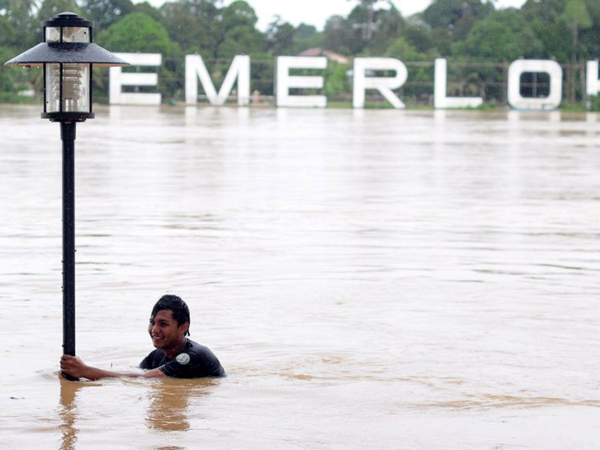 In pictures: Thousands evacuated as worsening floods hit Malaysia 