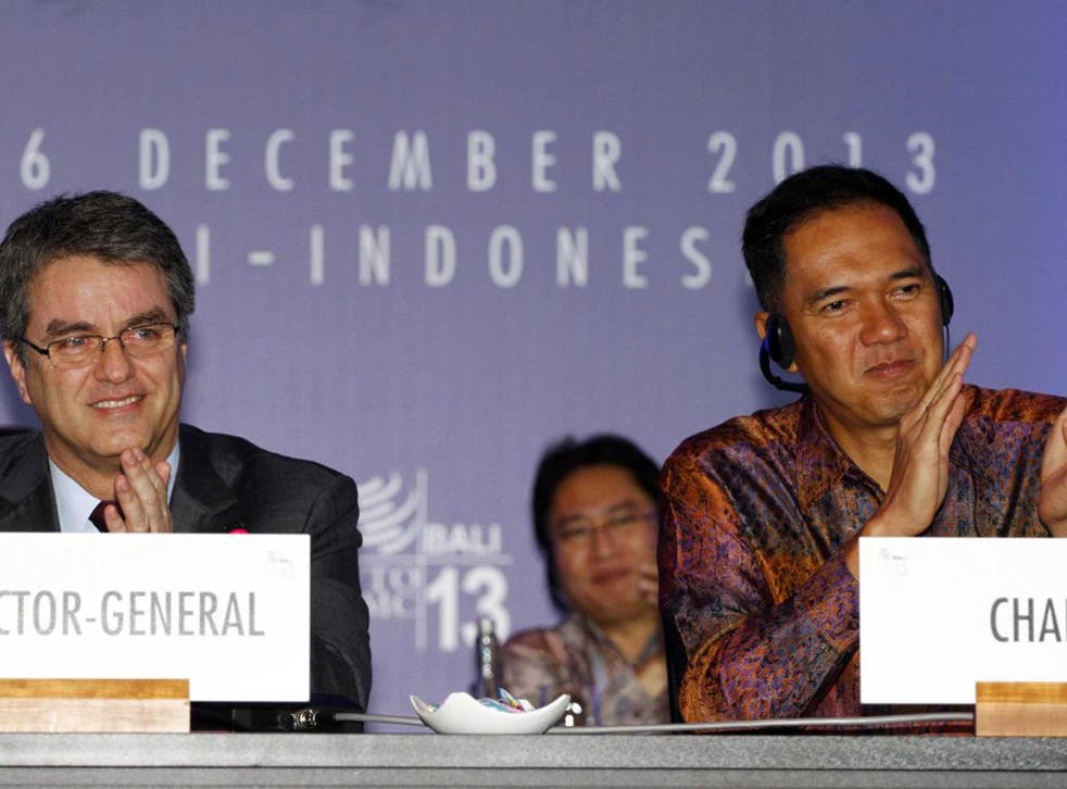 Indonesian Trade Minister Gita Wiryawan, right, and WTO Director-General Roberto Azevedo applaud during the conference closing ceremony