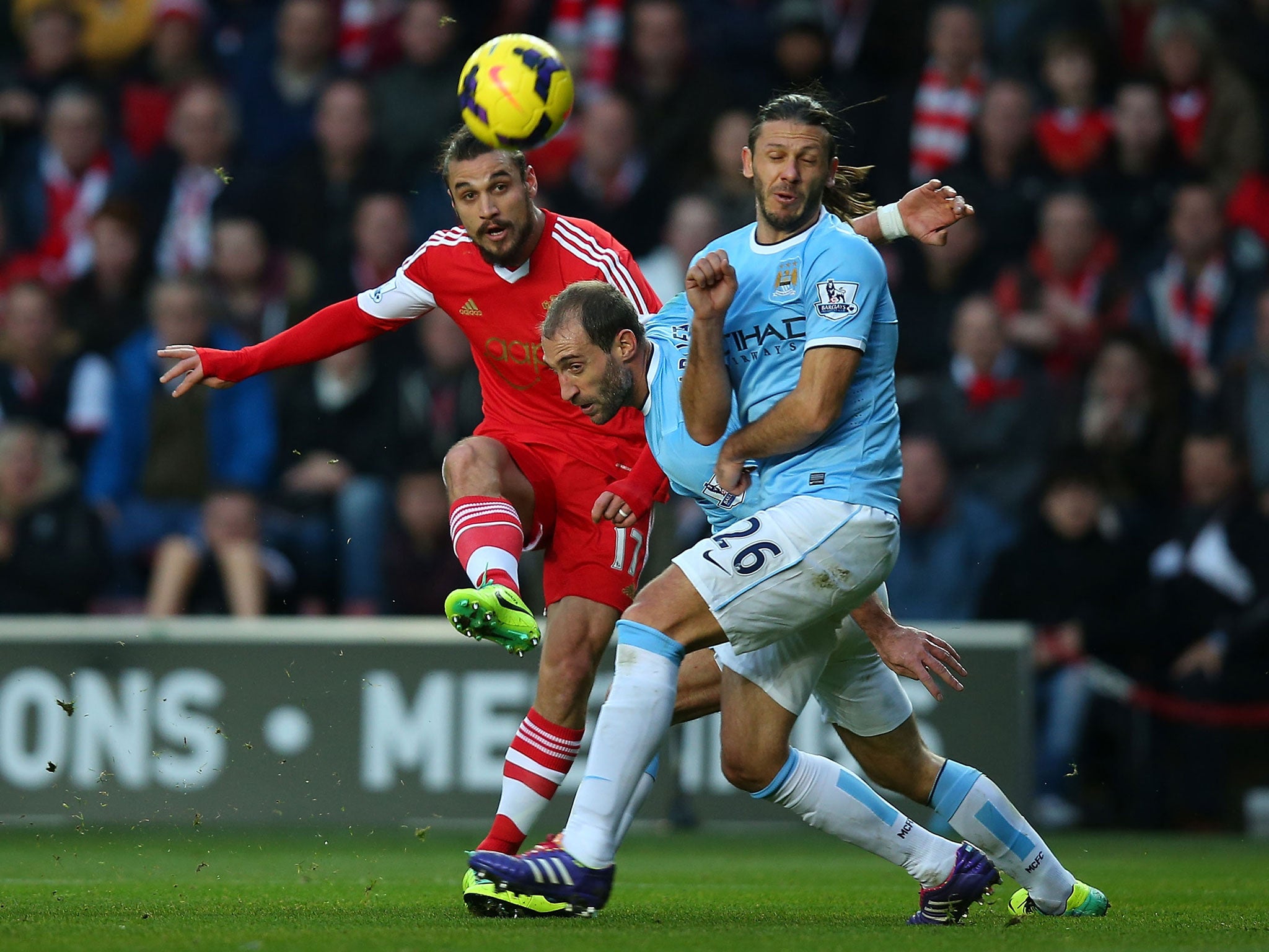 Daniel Osvaldo of Southampton shoots to score the equalising goal