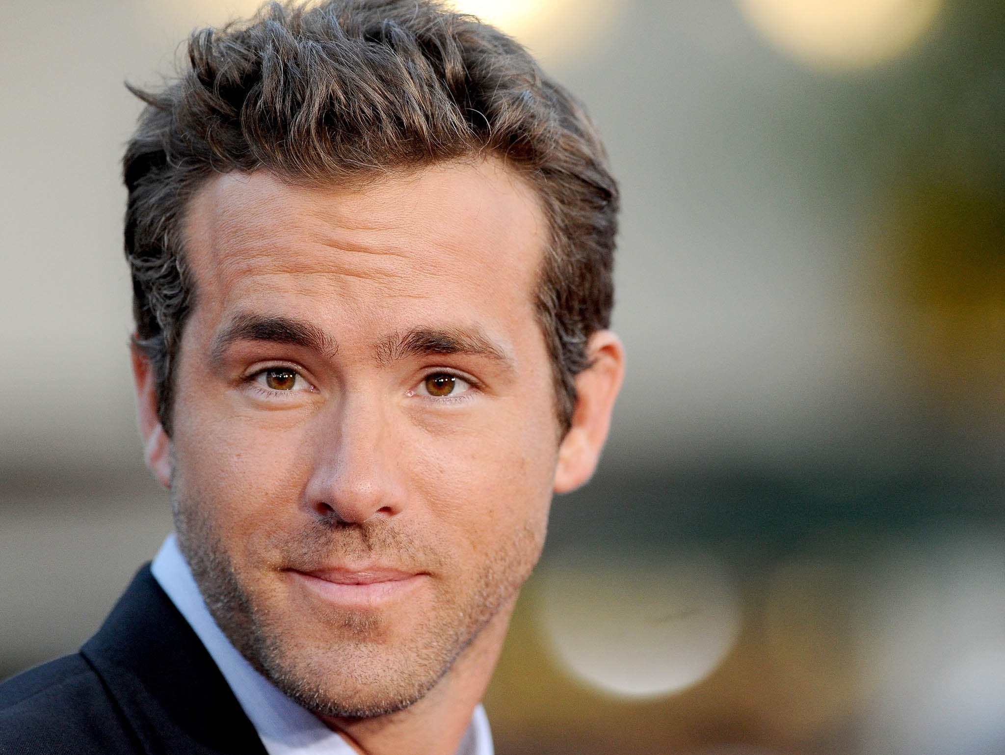 Ryan Reynolds Hit By Car Actor Injured In Paparazzi Hit And Run Images, Photos, Reviews