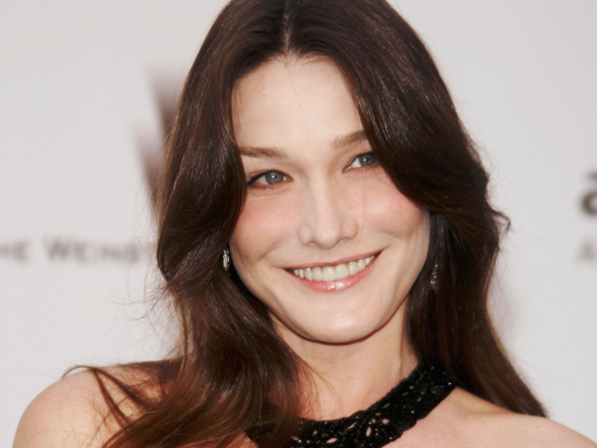 The promise of nude pictures of former French first lady Carla Bruni was used by hackers as bait to snare dozens of diplomats attending the G20 summit in Paris in 2011 it has emerged.