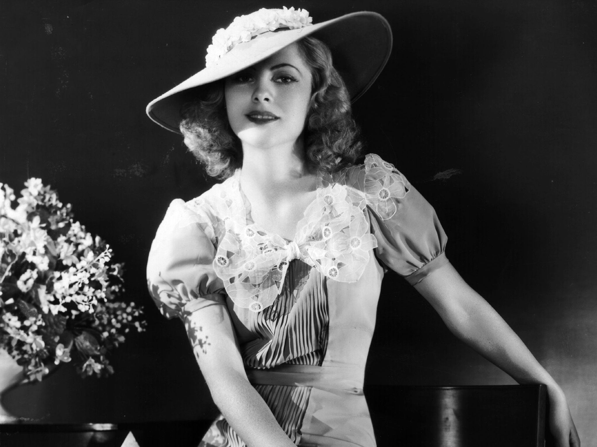 Fontaine, the sister of fellow Oscar winner Olivia de Havilland, died in her sleep in her Carmel, California, home yesterday