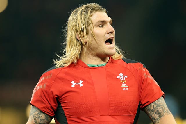 Richard Hibbard has agreed to join Gloucester from next season, becoming the latest Wales international to leave the country for either England or France
