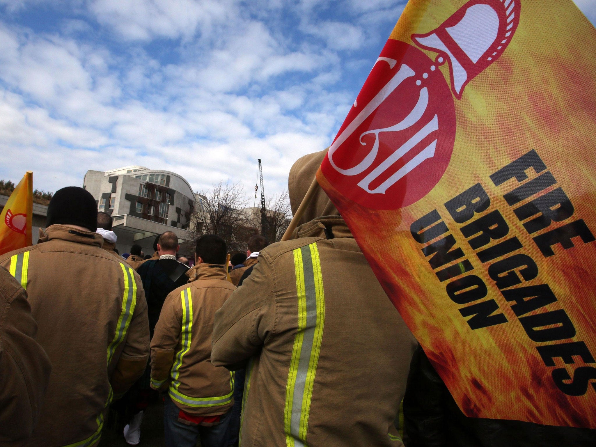 Firefighters are to strike on Christmas Eve and New Year's Eve