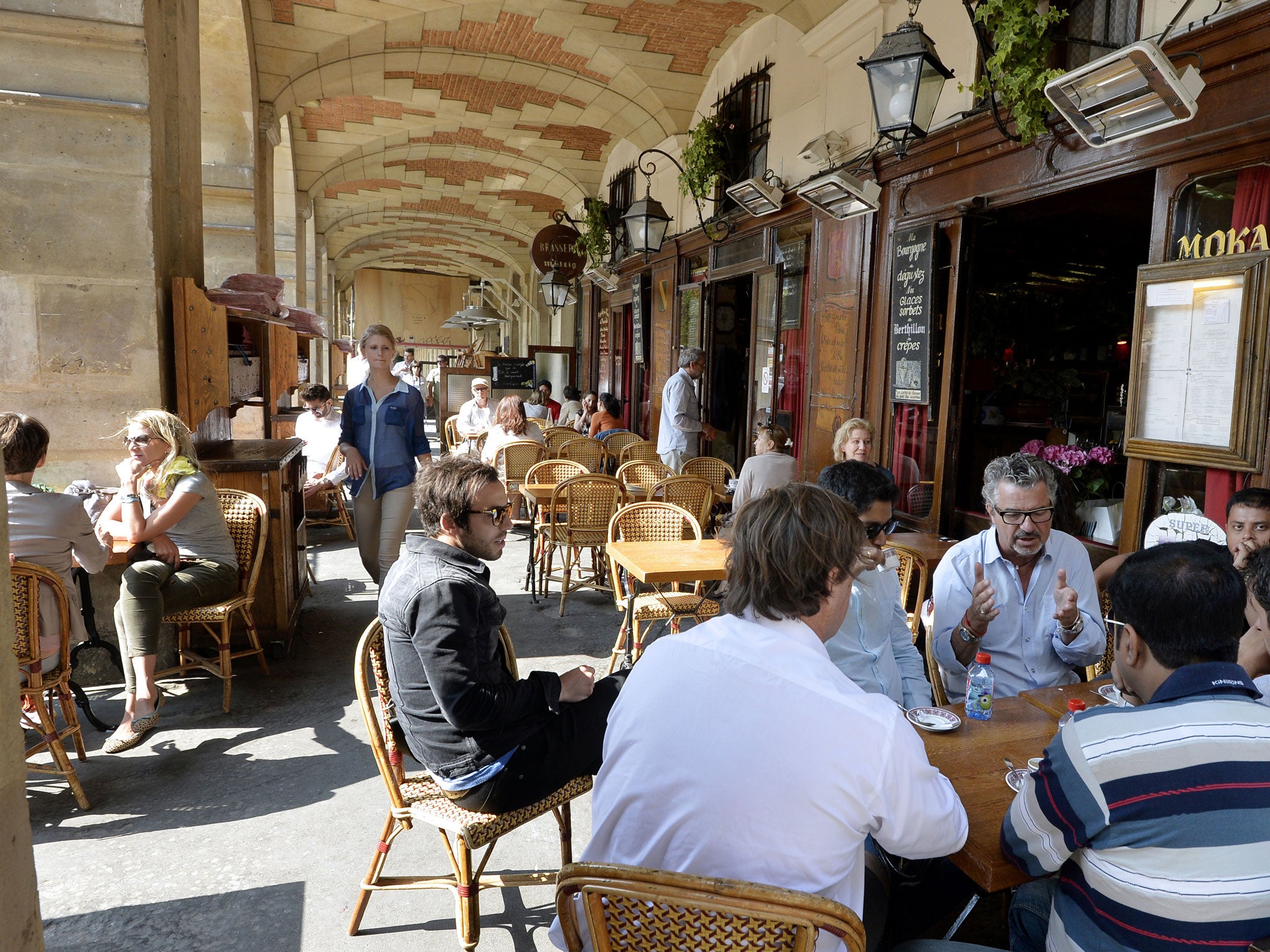 French officials have fined a pub in Brittany 9,000 euros for “undeclared labour” after a customer returned some empty glasses to the bar.