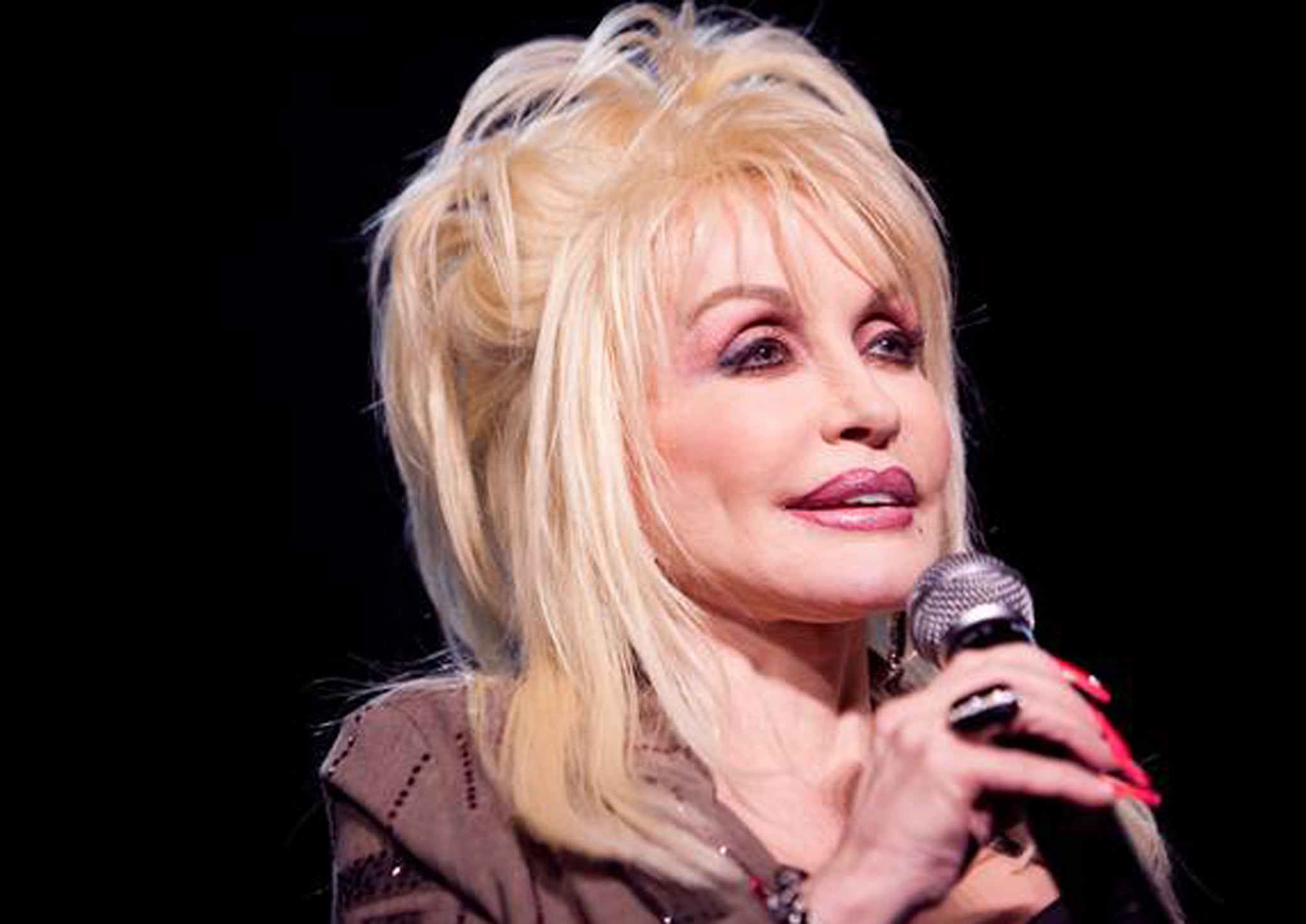 Dolly Parton had been strongly tipped for Glastonbury 2014 and confirmed the speculation on Twitter