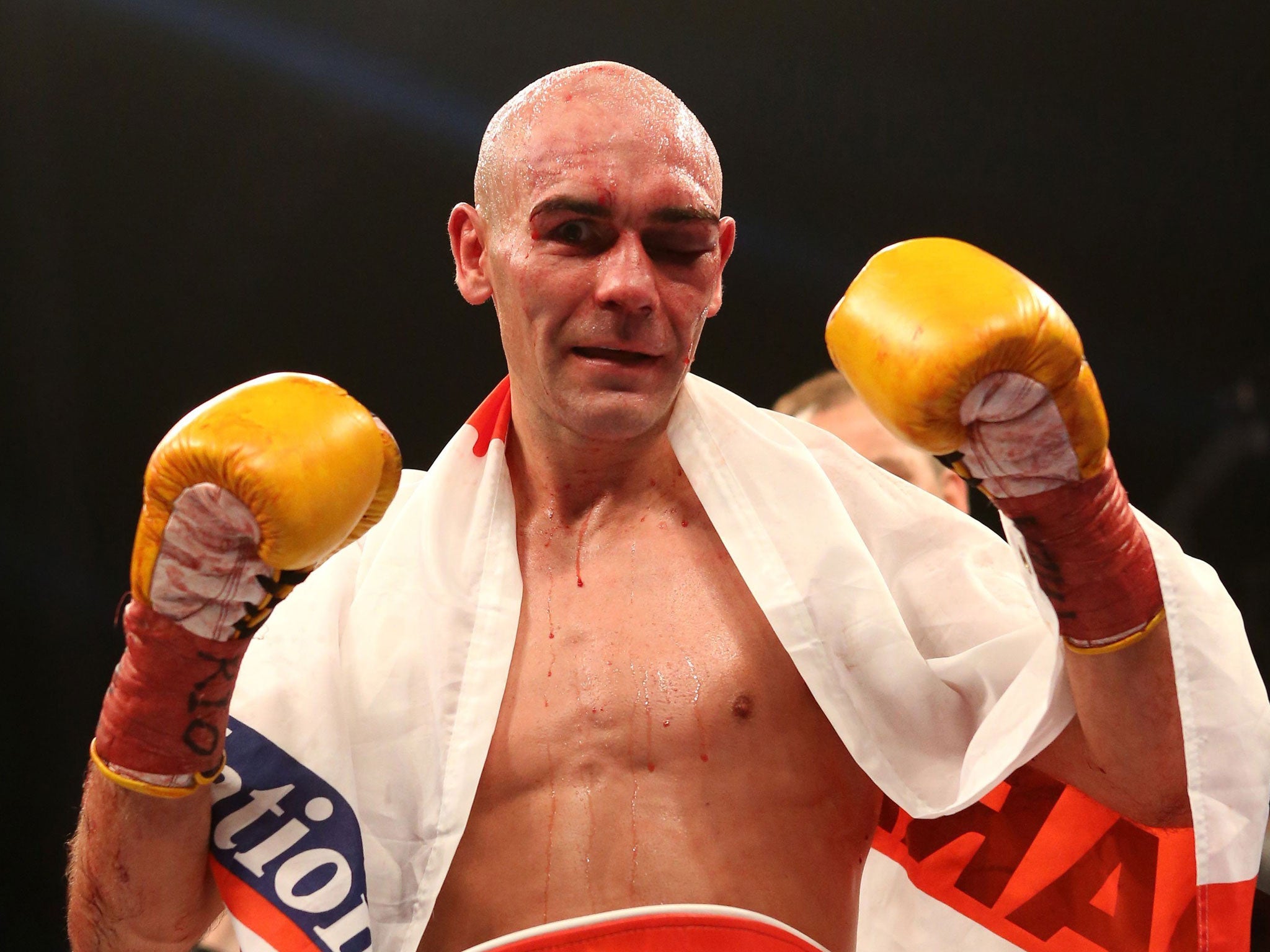 Stuart Hall fought on without any sight in his left eye to claim the bantamweight title on Saturday