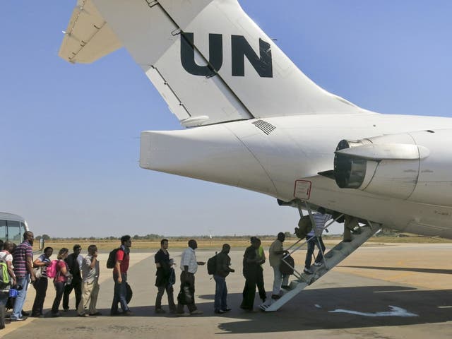 Civilian helicopters evacuated U.S. citizens from the violent South Sudan city of Bor, capital of Jonglei state, seeing bouts of heavy machine gun fire, but 3,000 citizens from countries like Canada, Britain and Kenya remain trapped there