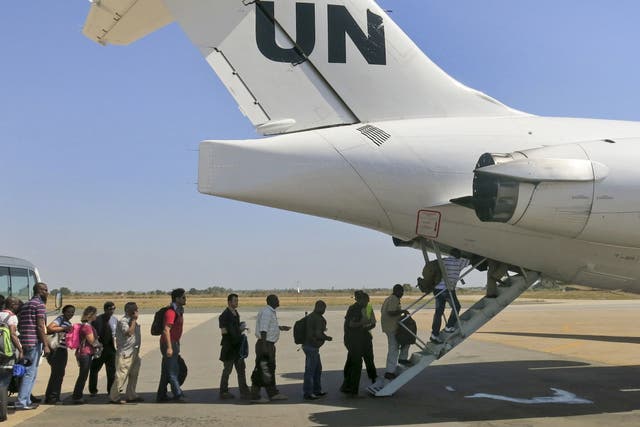Civilian helicopters evacuated U.S. citizens from the violent South Sudan city of Bor, capital of Jonglei state, seeing bouts of heavy machine gun fire, but 3,000 citizens from countries like Canada, Britain and Kenya remain trapped there