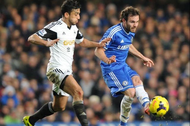 Chelsea's Spanish midfielder Juan Mata vies with Swansea City's Welsh defender Neil Taylor (AFP)