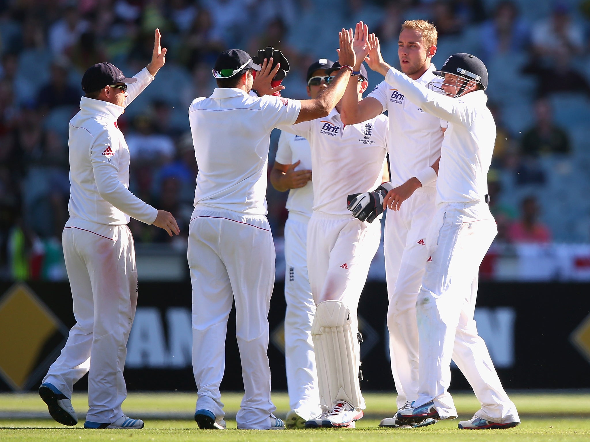 England celebrate after Stuart Broad takes the wicket of Peter Siddle in the Fourth Ashes Test