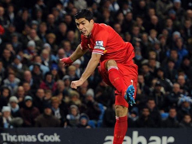 Luis Suarez of Liverpool comes close during the Barclays Premier League match between Manchester United and Liverpool 