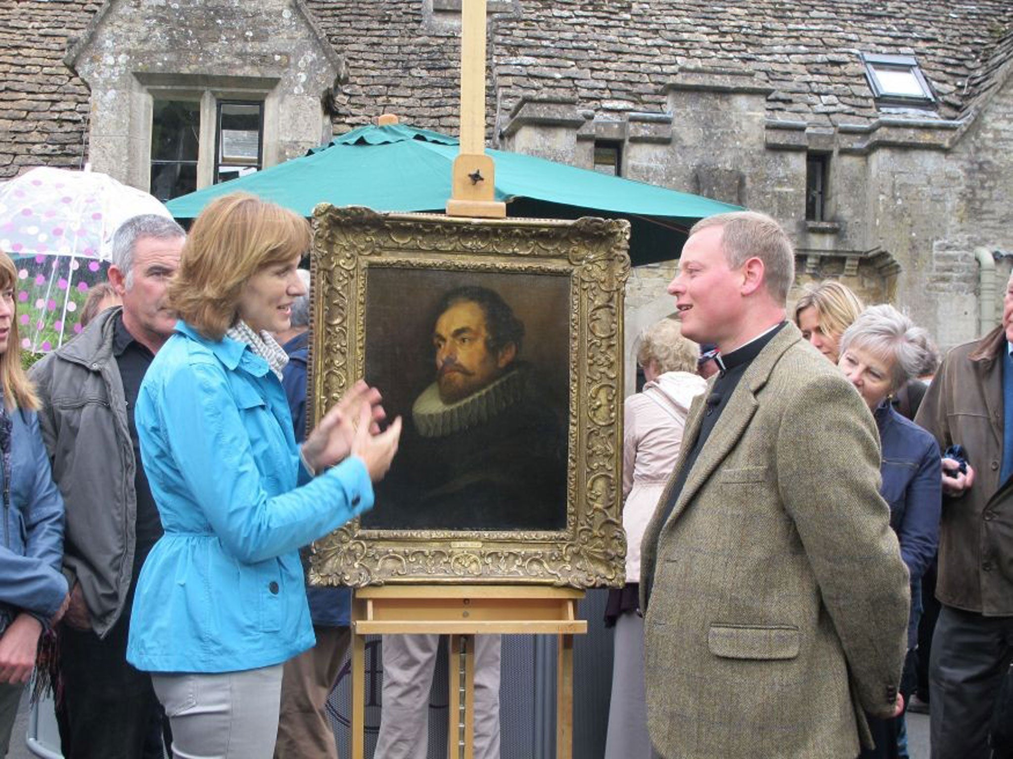 Fiona Bruce with Father Jamie MacLeod and his van Dyck portrait which, bought for £400, has been valued by the Antiques Roadshow at around £400,000