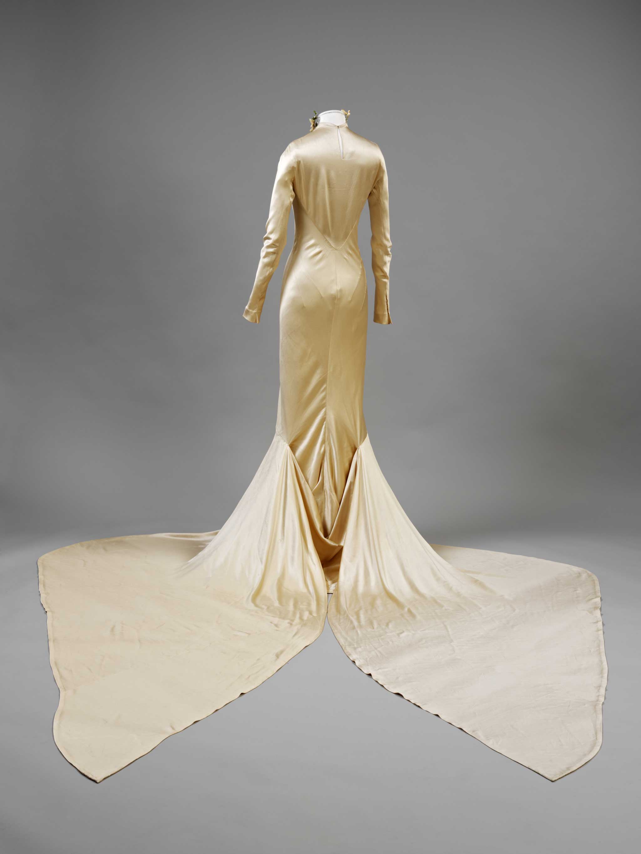 The V&A is to host a wedding dress exhibition