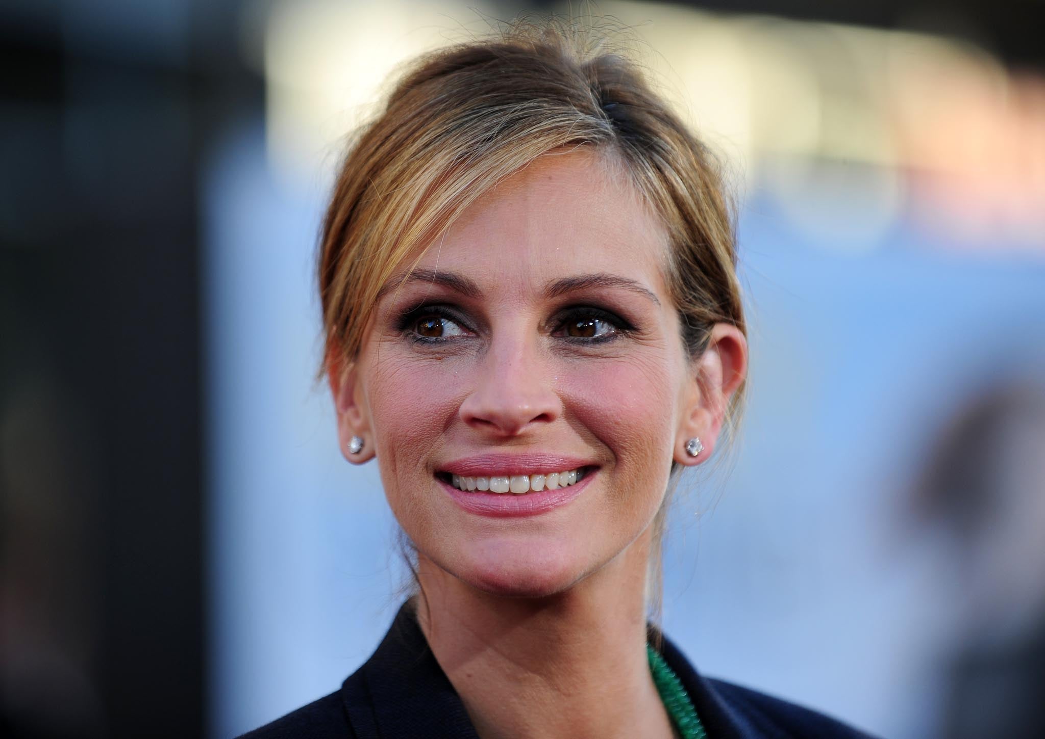 Julia Roberts was asked to remove two freckles for a movie role