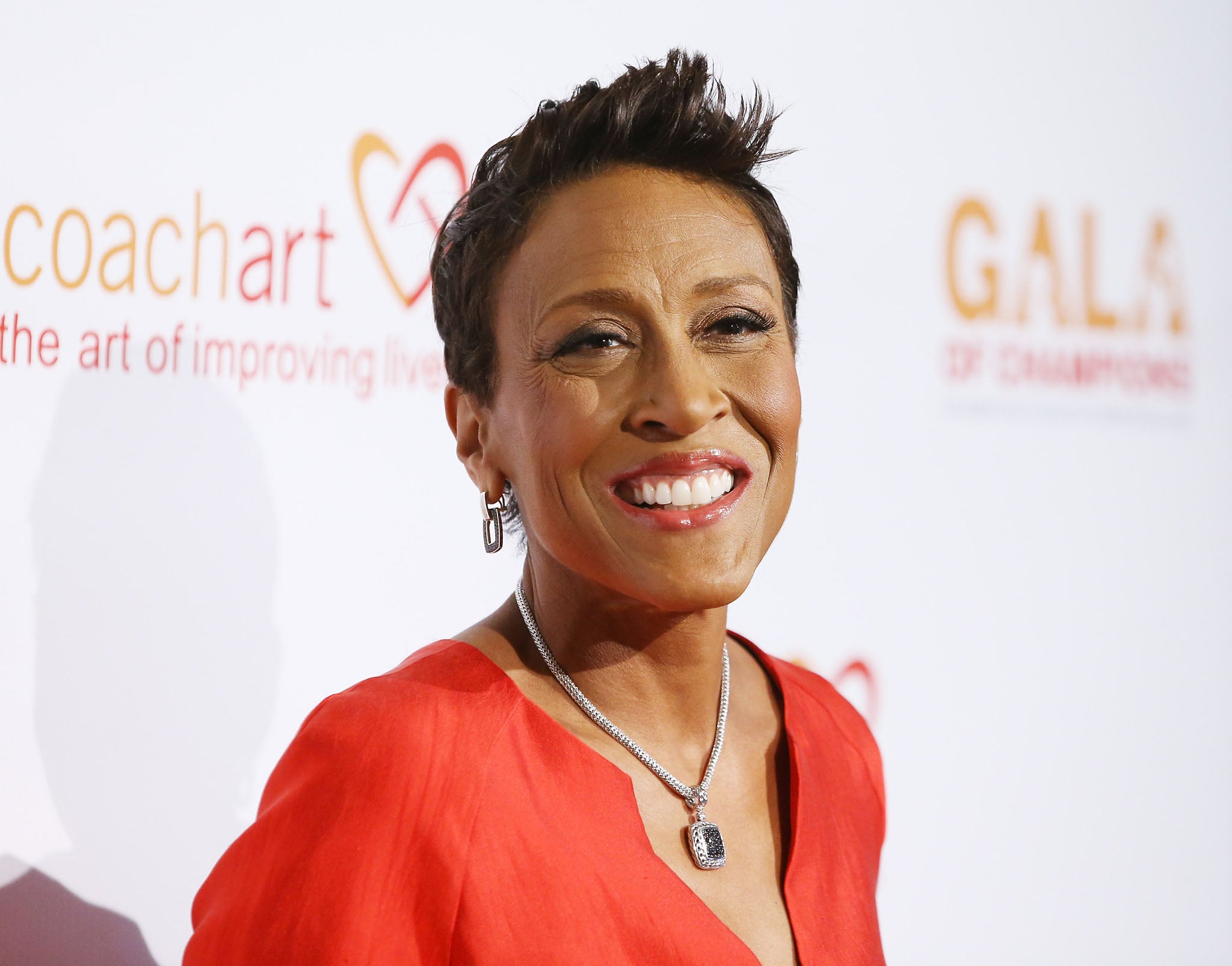 Robin Roberts, a news anchor on American TV show Good Morning America, came out as gay in a touching open letter thanking her “long-time girlfriend”.