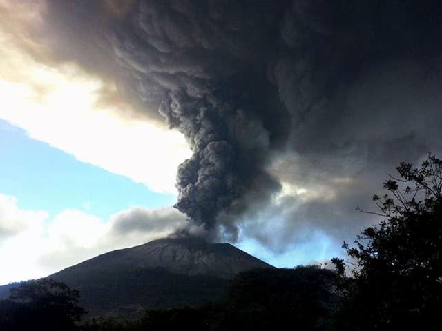 Authorities in El Salvador have started to evacuate the municipality of San Miguel after the Chaparrastique volcano erupted on Sunday