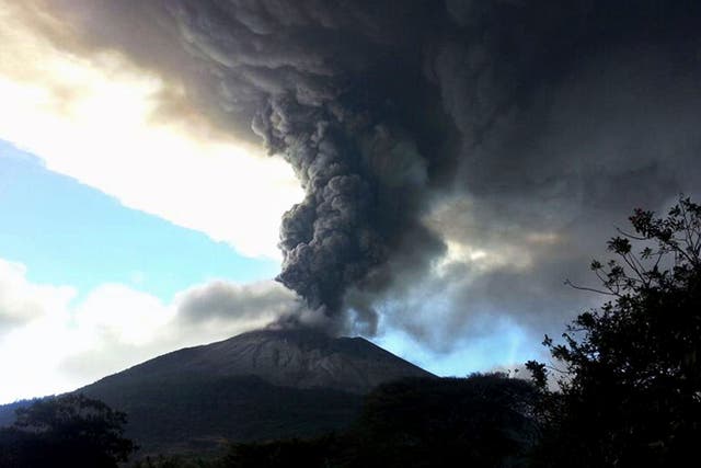 Authorities in El Salvador have started to evacuate the municipality of San Miguel after the Chaparrastique volcano erupted on Sunday