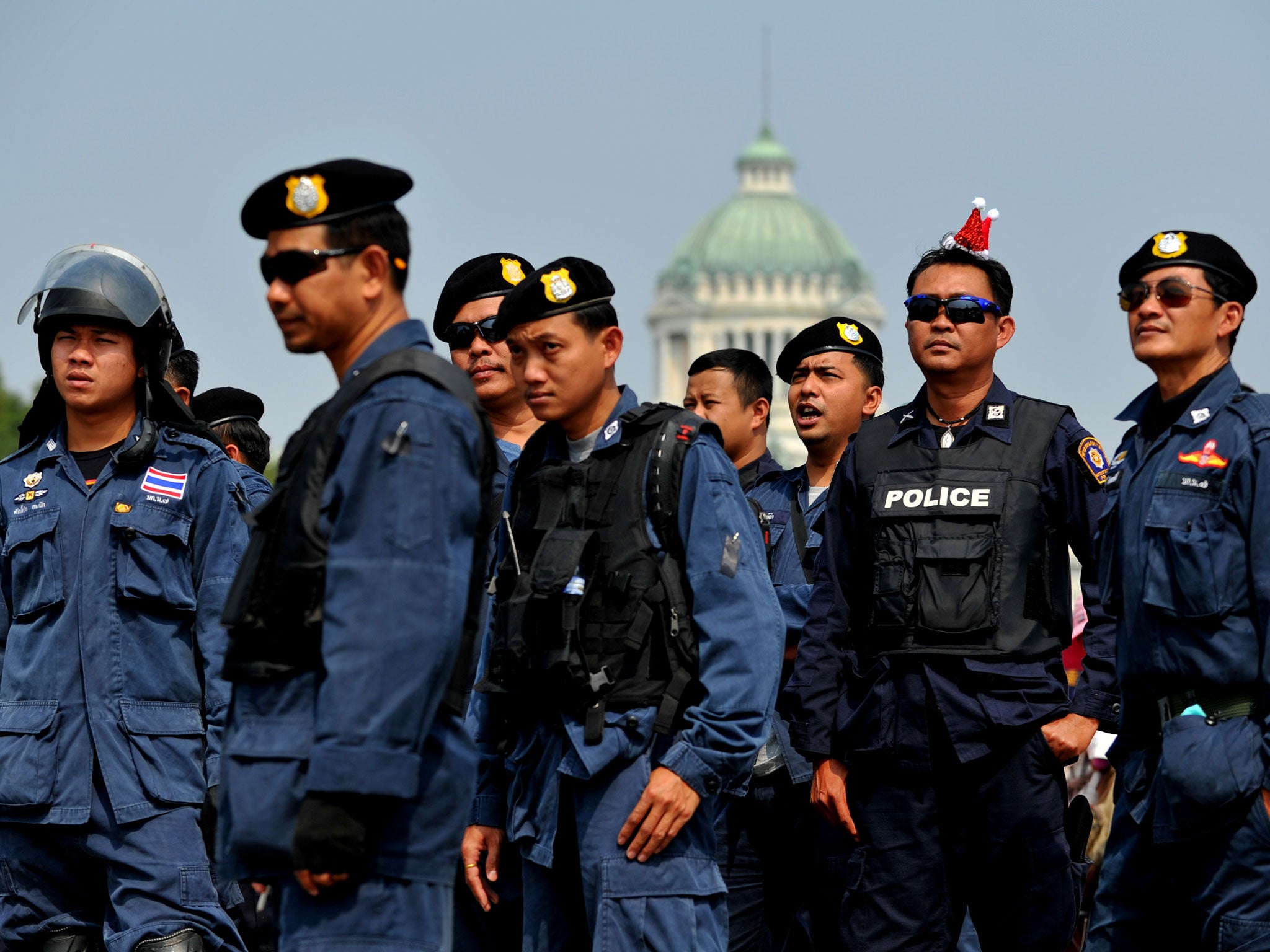 Новости бангкока. Королевская полиция Таиланда. Полицейский в Тайланде. Форма полиции Таиланда. Форма тайских полицейских.