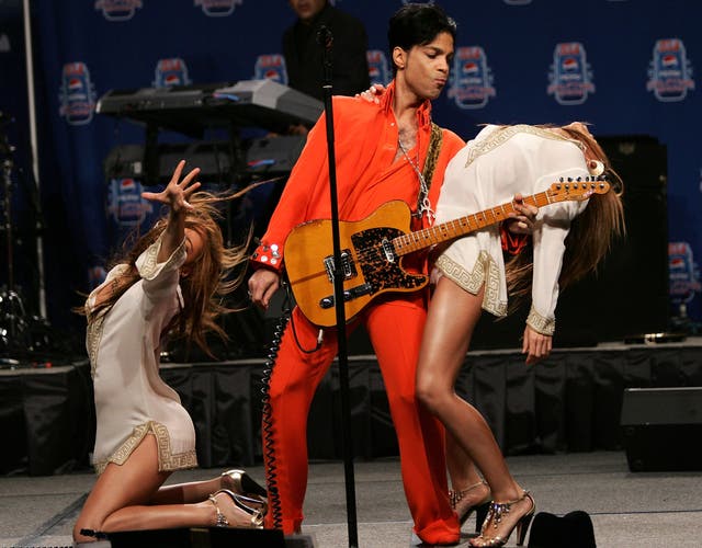 Prince performs at the Superbowl, Miami in 2007