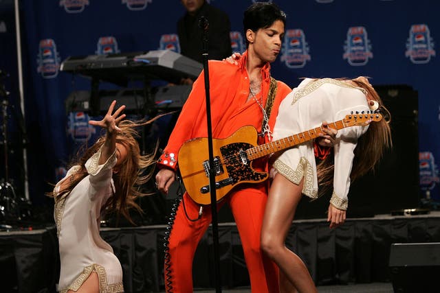 Prince performs at the Superbowl, Miami in 2007
