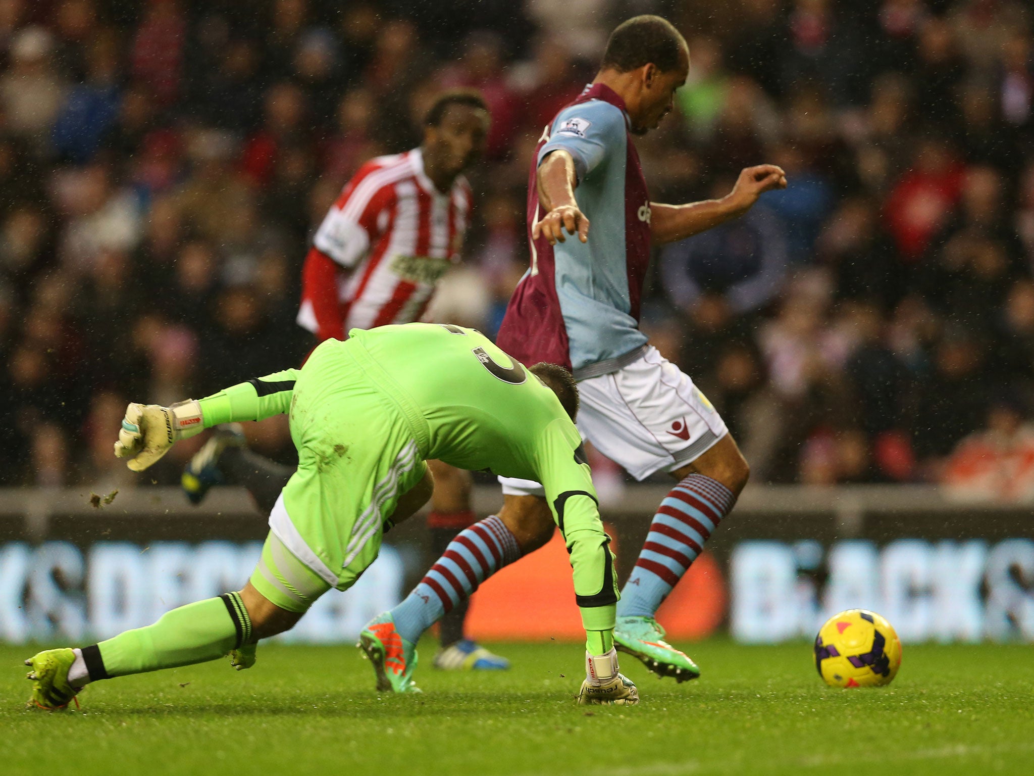 Gabriel Agbonlahor puts Aston Villa ahead