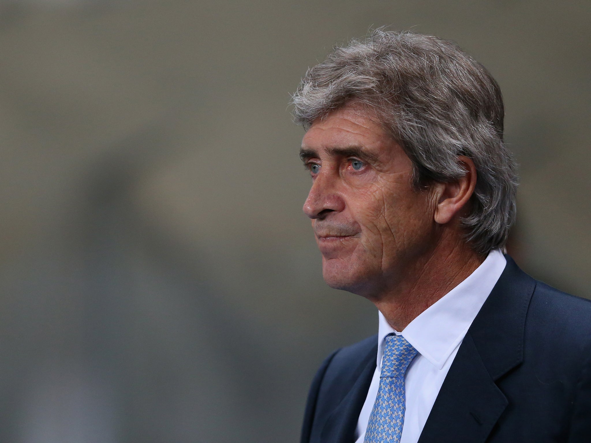 Manchester City manager Manuel Pellegrini has backed Sepp Blatter in his criticism of players who dive